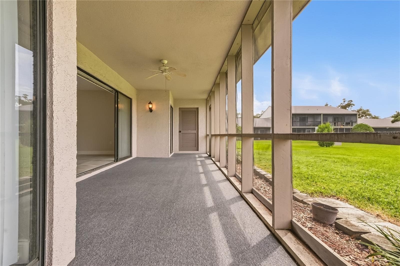 Back patio area over looking golf course - 260 MICHAELS CIR, OLDSMAR