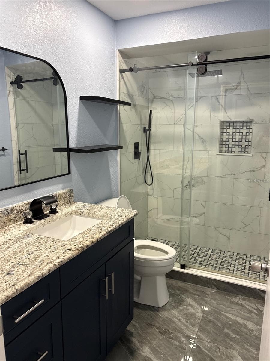 Guest bath shower - 19005 SW 98TH LOOP, DUNNELLON