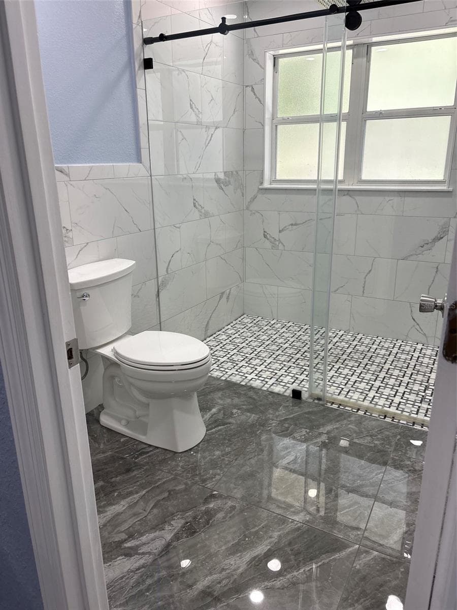 Primary bathroom toilet - 19005 SW 98TH LOOP, DUNNELLON
