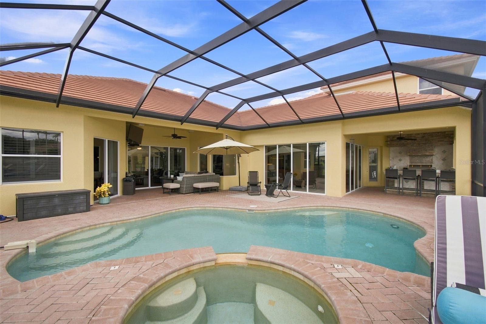 Single Family Residence at 10801 BARBADOS ISLE DR, TAMPA, photo 2 of 100