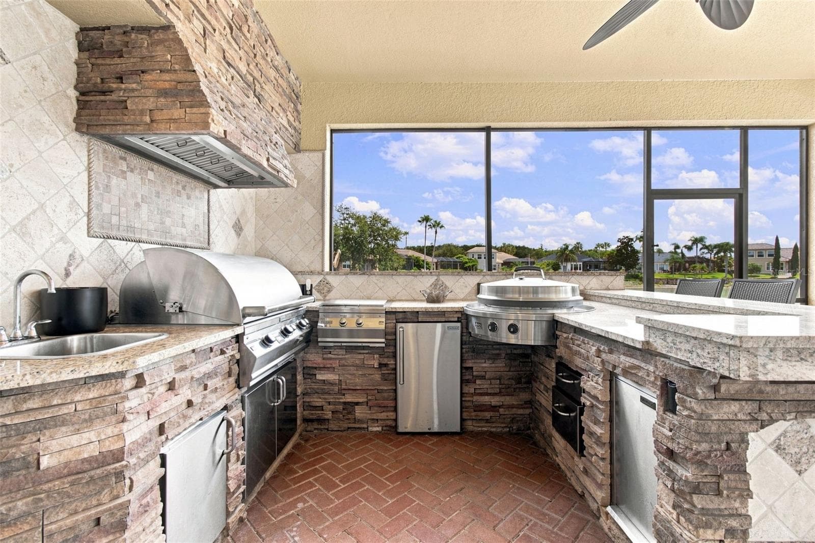 Single Family Residence at 10801 BARBADOS ISLE DR, TAMPA, photo 9 of 100