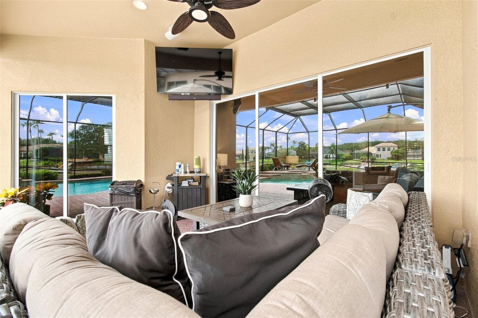 Single Family Residence at 10801 BARBADOS ISLE DR, TAMPA, photo 11 of 100