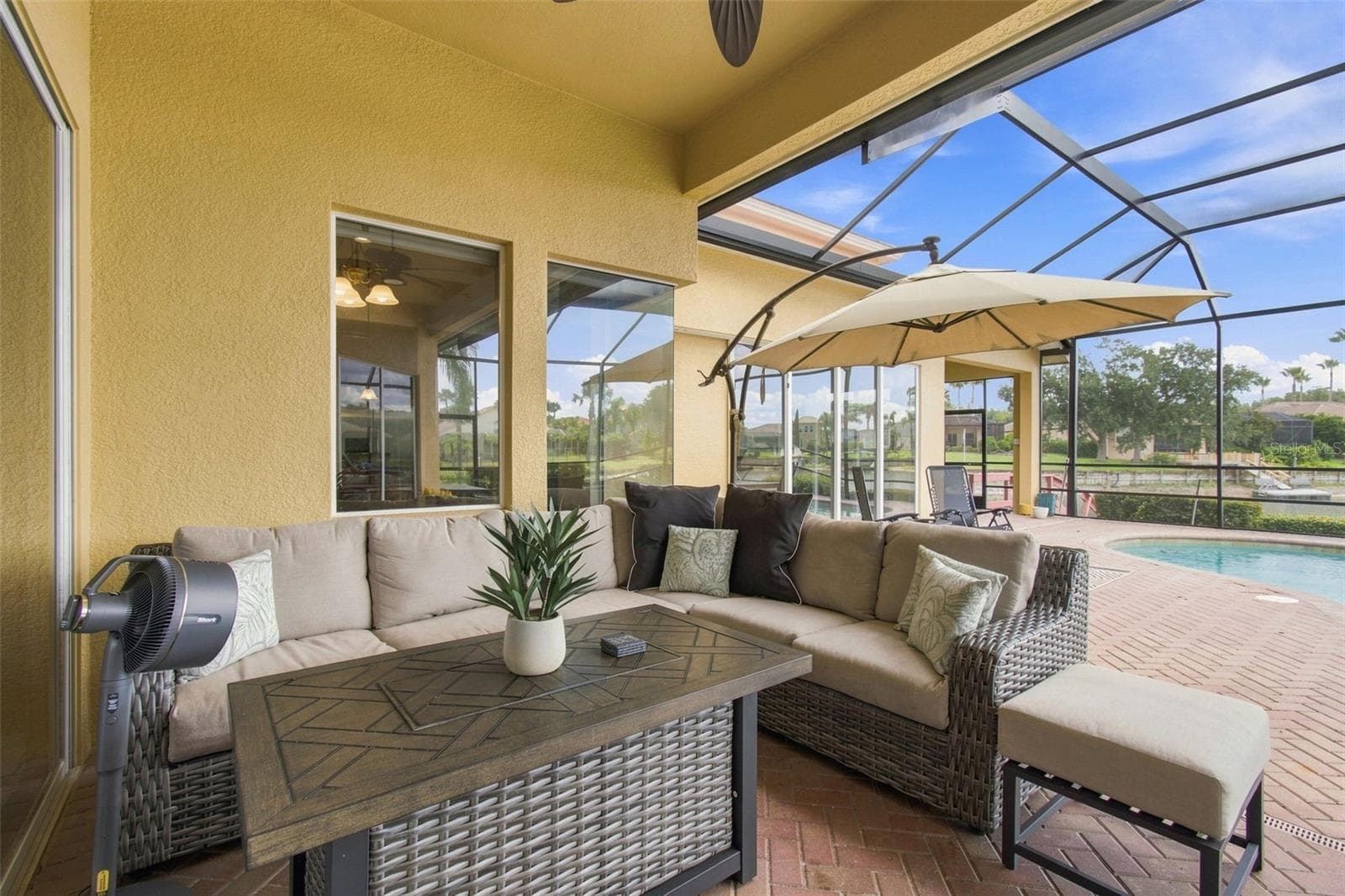 Single Family Residence at 10801 BARBADOS ISLE DR, TAMPA, photo 12 of 100