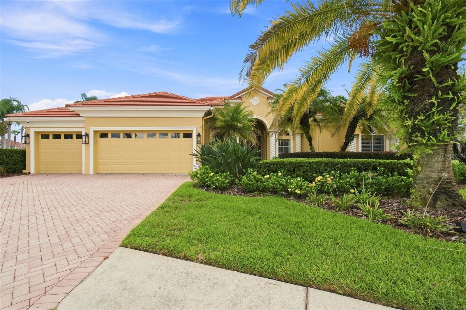 Single Family Residence at 10801 BARBADOS ISLE DR, TAMPA, photo 18 of 100
