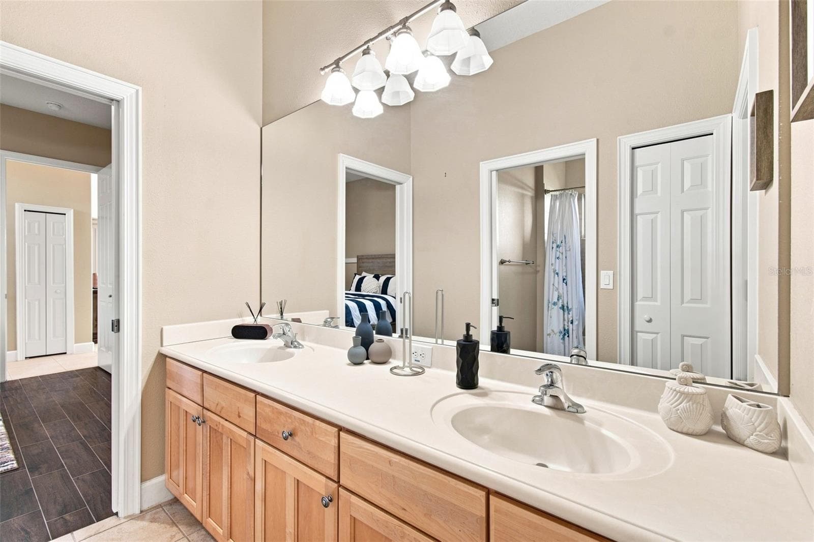 Single Family Residence at 10801 BARBADOS ISLE DR, TAMPA, photo 62 of 100