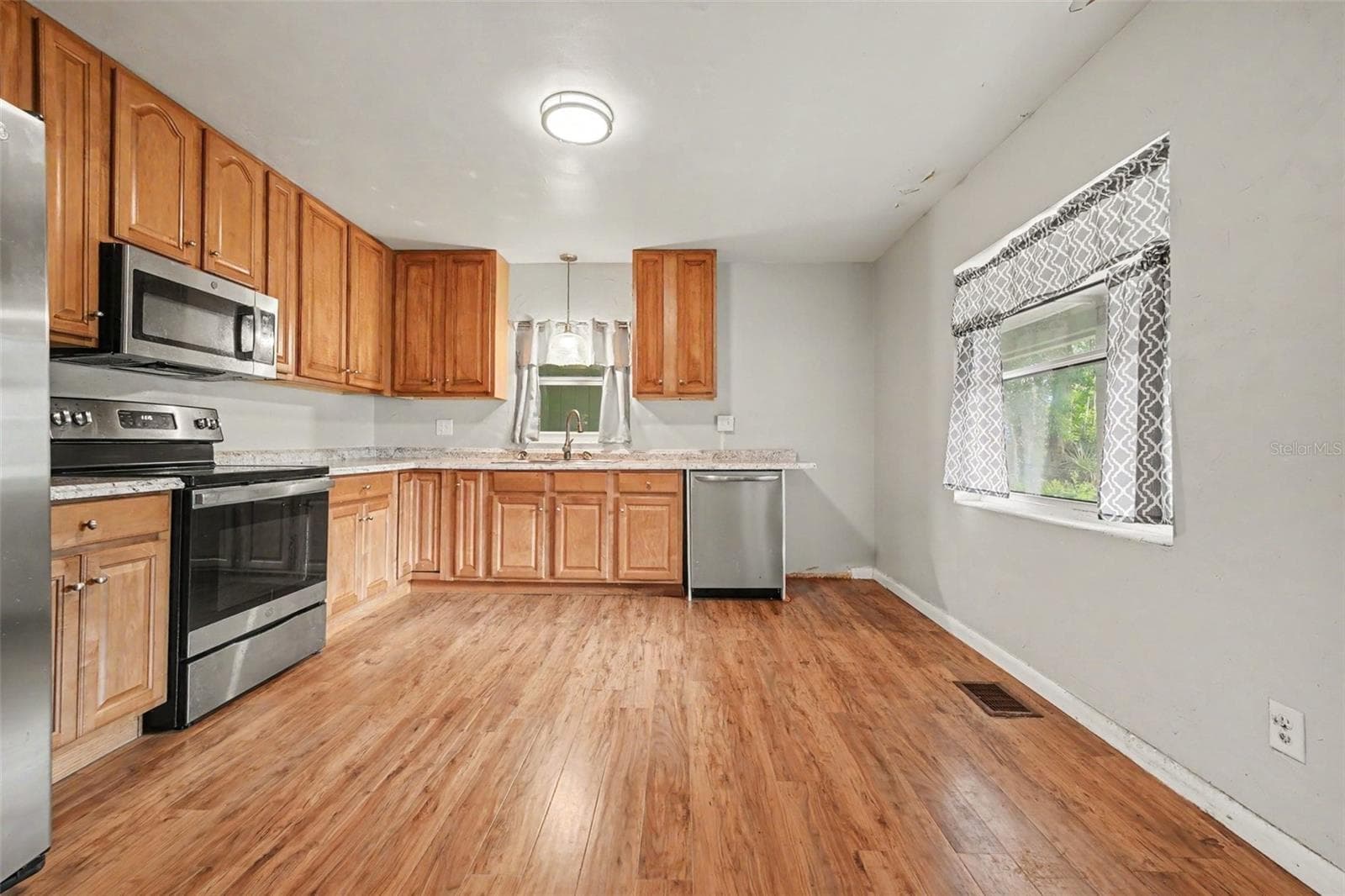Single Family Residence at 150 WESTWOOD AVE, DELAND, photo 9 of 23