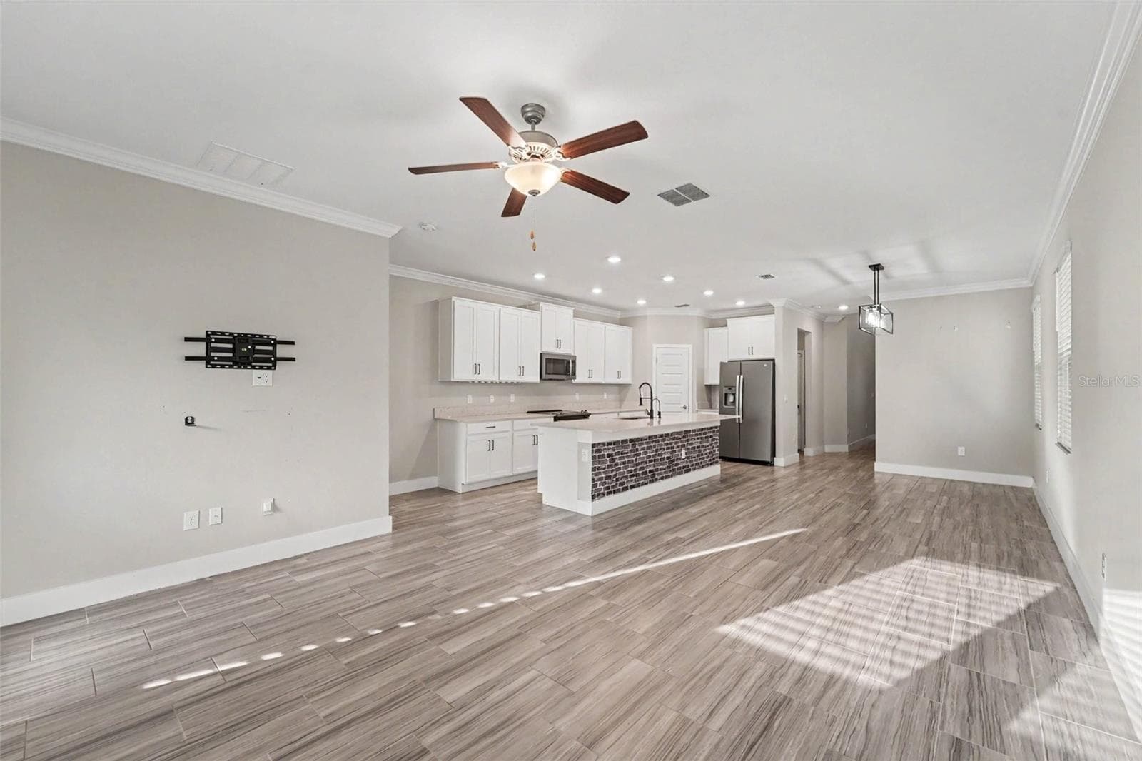 Single Family Residence at 9604 LITTLE BLUESTEM DR, LAND O LAKES, photo 6 of 32