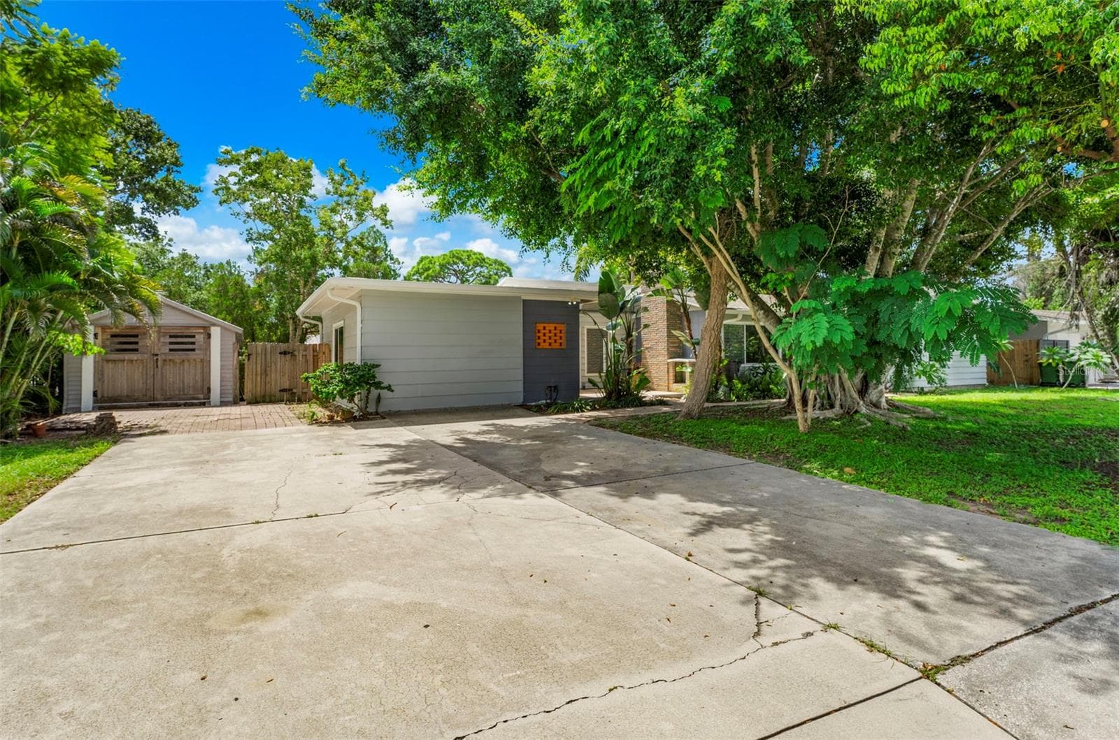 Single Family Residence at 2488 DAVIS BLVD, SARASOTA, photo 4 of 47