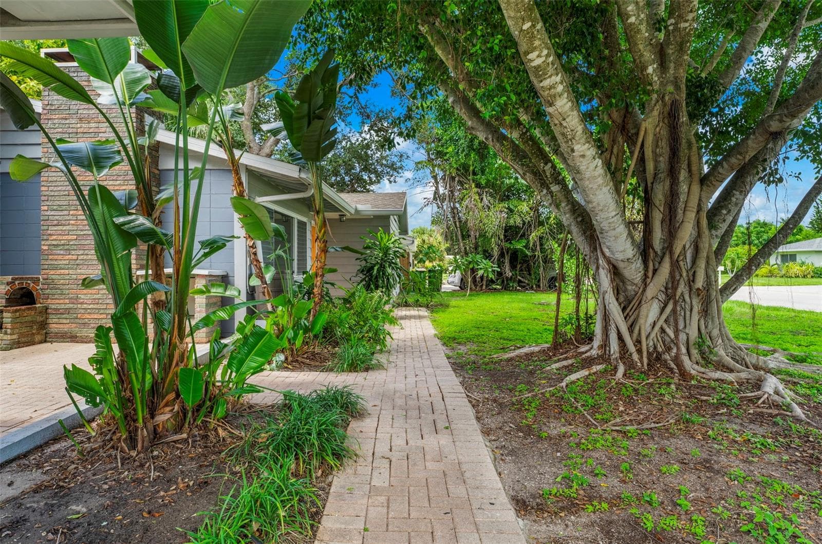 Single Family Residence at 2488 DAVIS BLVD, SARASOTA, photo 5 of 47