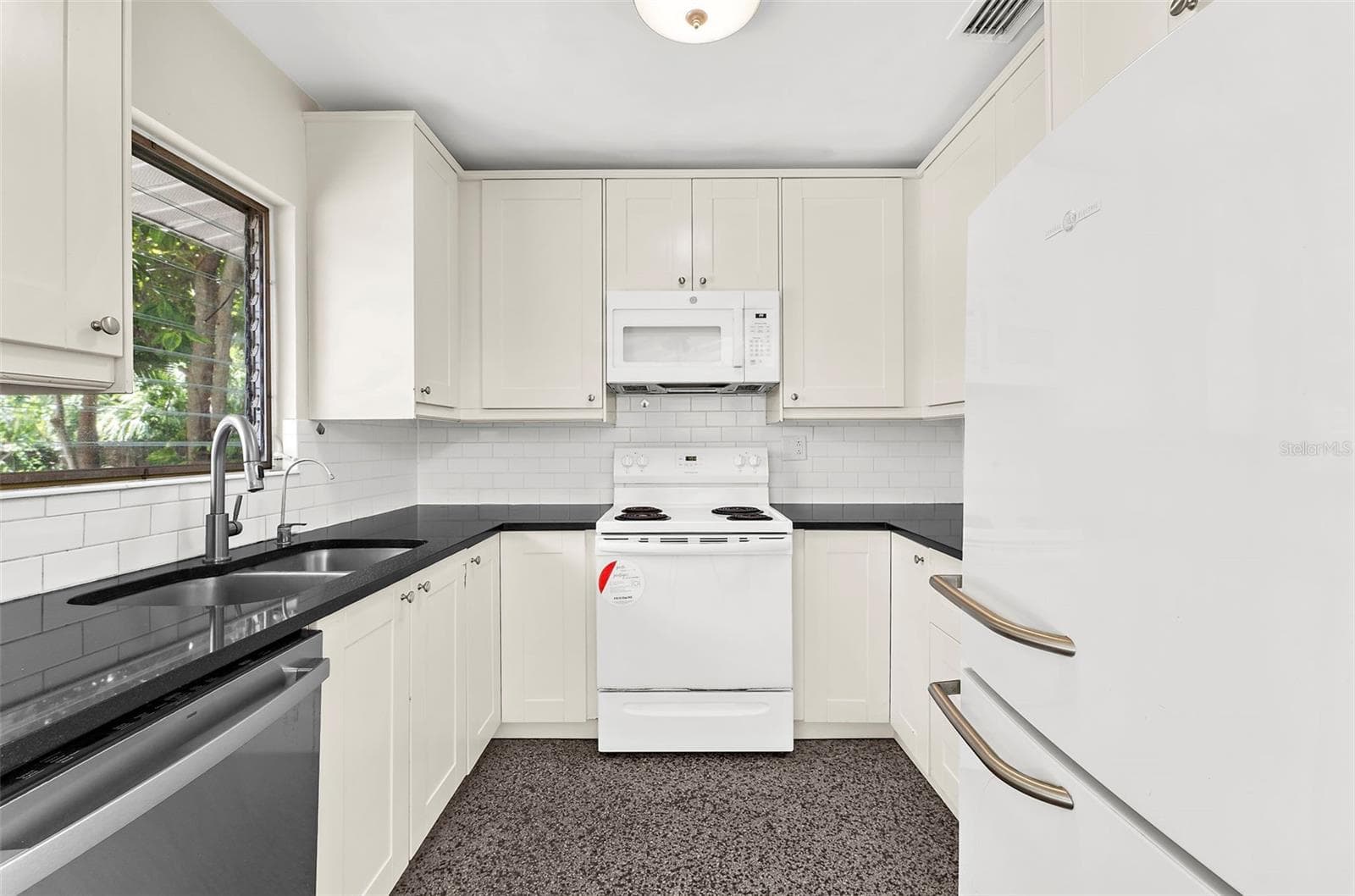 Single Family Residence at 2488 DAVIS BLVD, SARASOTA, photo 11 of 47