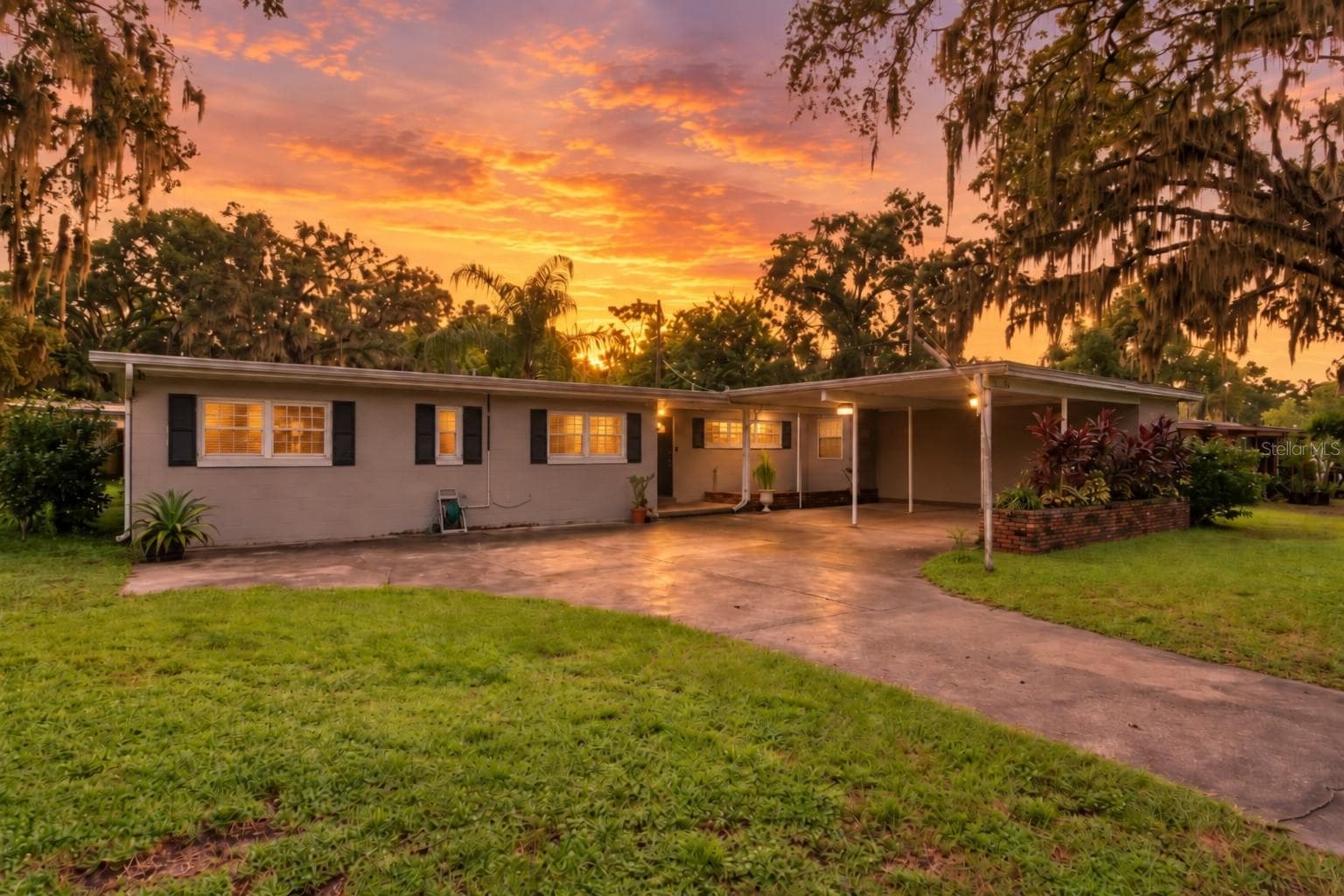 Single Family Residence at 416 BROXBURN AVE, TEMPLE TERRACE, photo 2 of 37