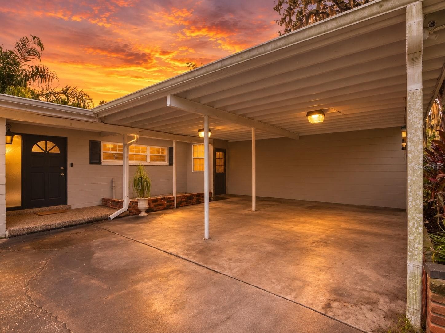Single Family Residence at 416 BROXBURN AVE, TEMPLE TERRACE, photo 3 of 37