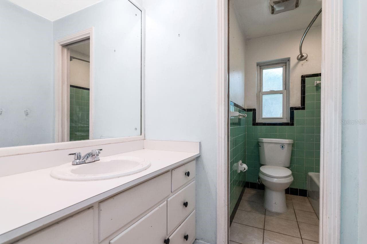 Second bathroom - 416 BROXBURN AVE, TEMPLE TERRACE