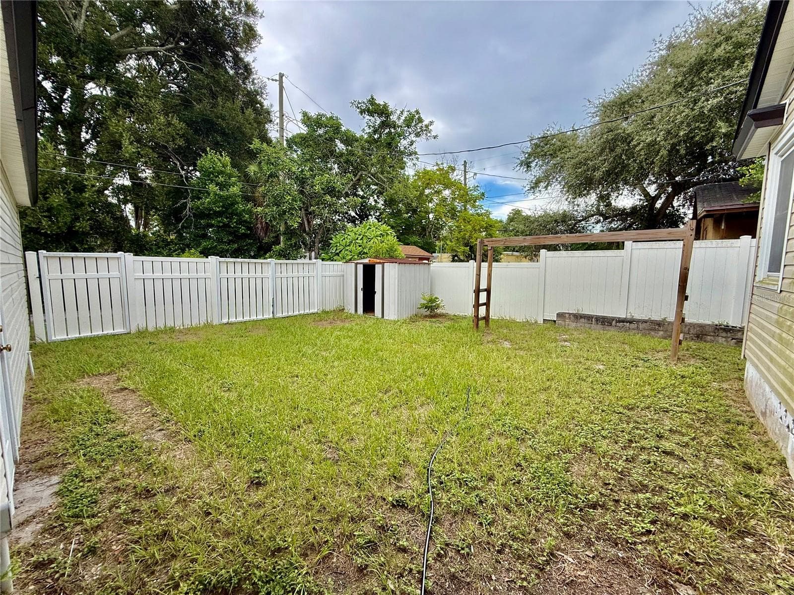 Large yard - 408 PRINCESS ST, CLEARWATER