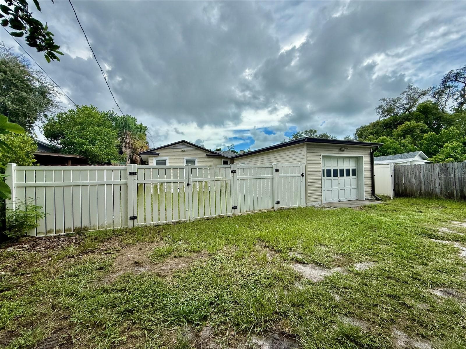 Fully fenced - 408 PRINCESS ST, CLEARWATER