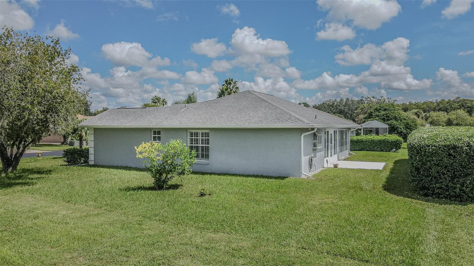 Plenty of room for lawn games! - 29424 SCHINNECOCK HILLS LN, SAN ANTONIO