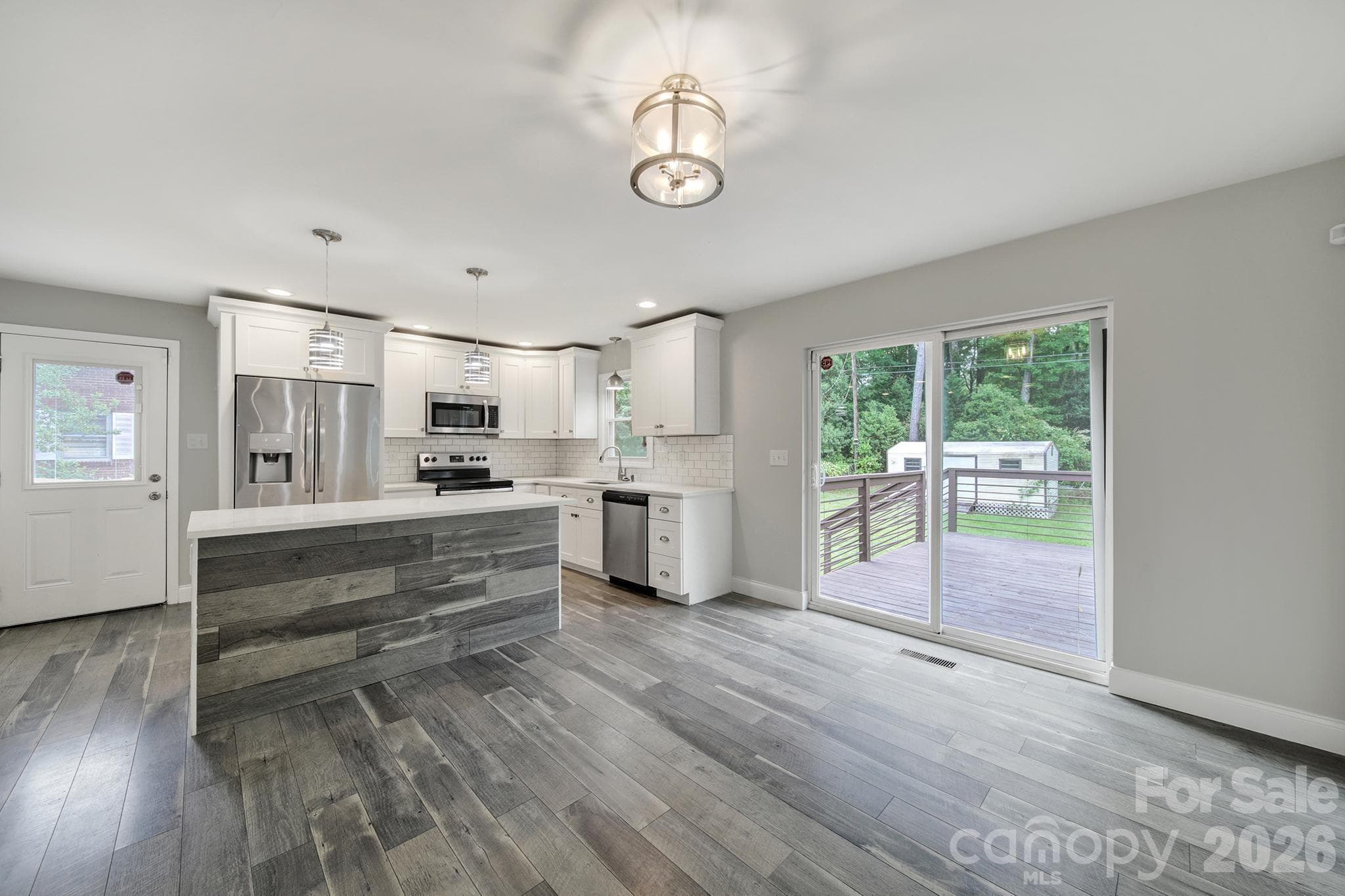Single Family Residence at 1200 Vickie Lane, Matthews, photo 4 of 29