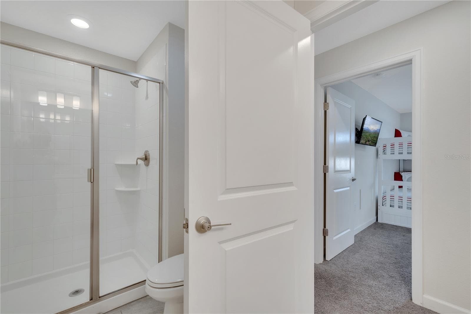 2nd. Bathroom - 1557 SANDBAGGER DR, DAVENPORT