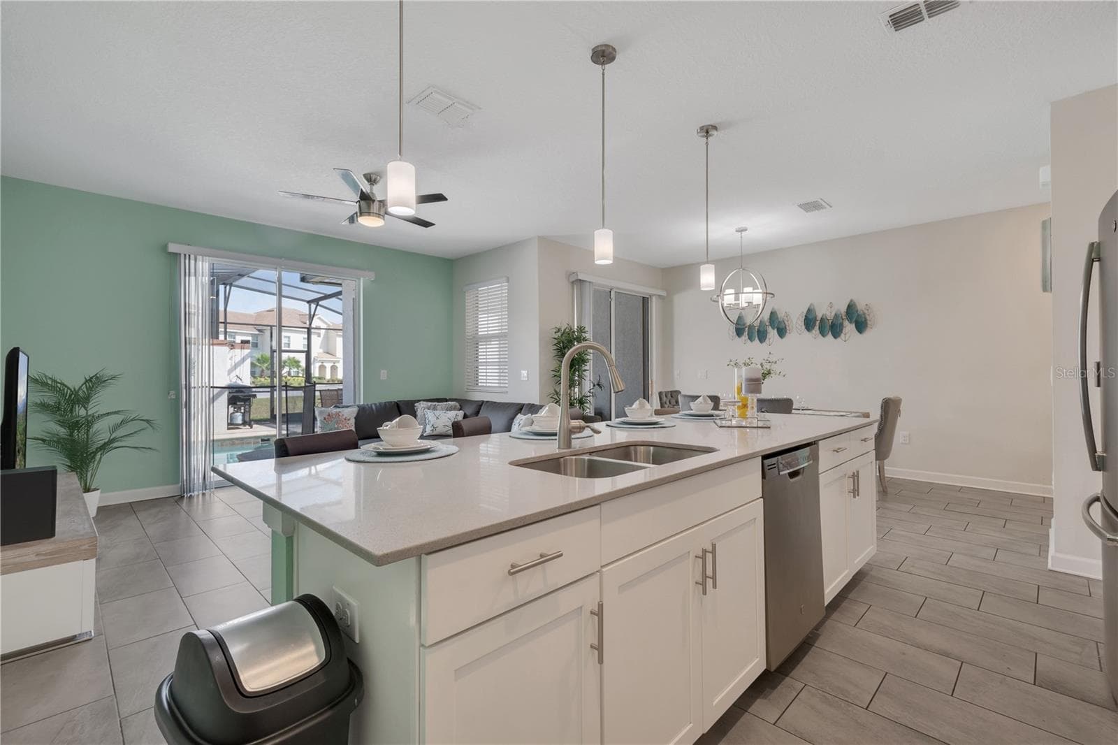 Kitchen - 1557 SANDBAGGER DR, DAVENPORT