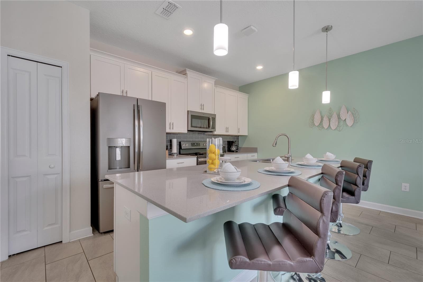 Kitchen - 1557 SANDBAGGER DR, DAVENPORT
