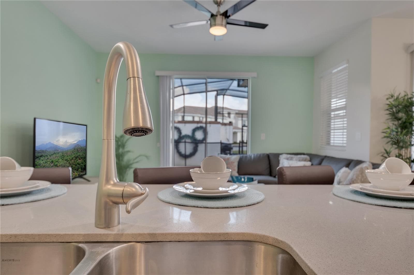 Kitchen - 1557 SANDBAGGER DR, DAVENPORT