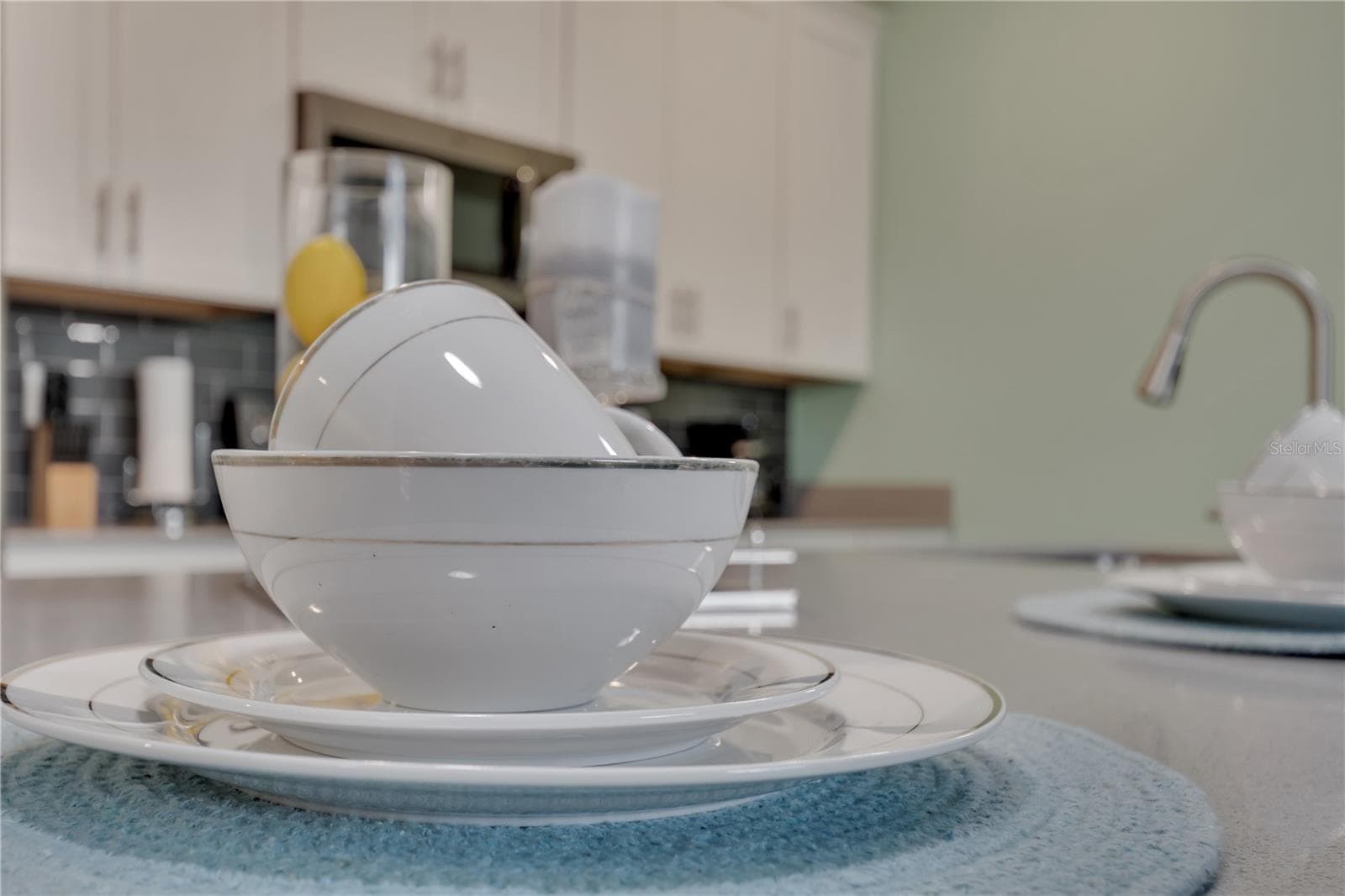 Kitchen decor - 1557 SANDBAGGER DR, DAVENPORT
