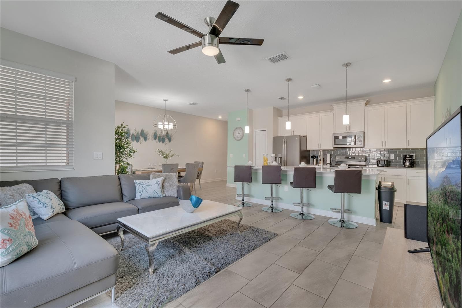 Living Room - 1557 SANDBAGGER DR, DAVENPORT