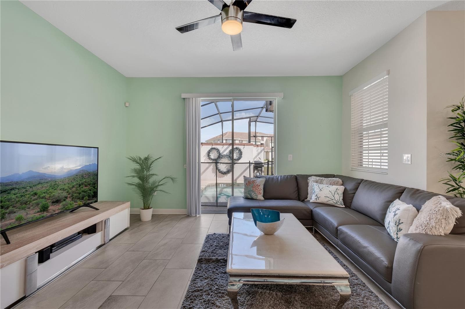 Living Room - 1557 SANDBAGGER DR, DAVENPORT