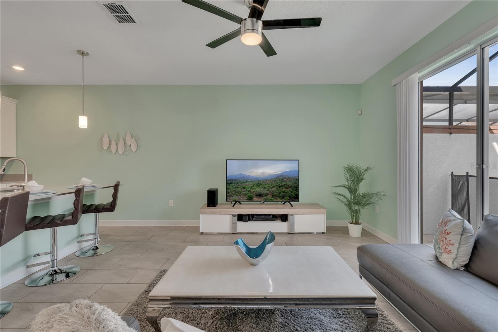 Living Room - 1557 SANDBAGGER DR, DAVENPORT