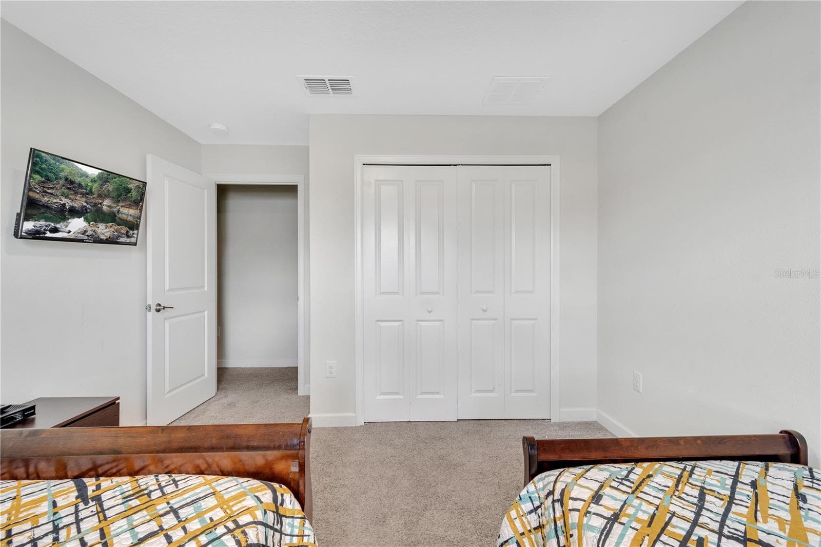 Bedroom 3 displaying closet and TV - 1557 SANDBAGGER DR, DAVENPORT