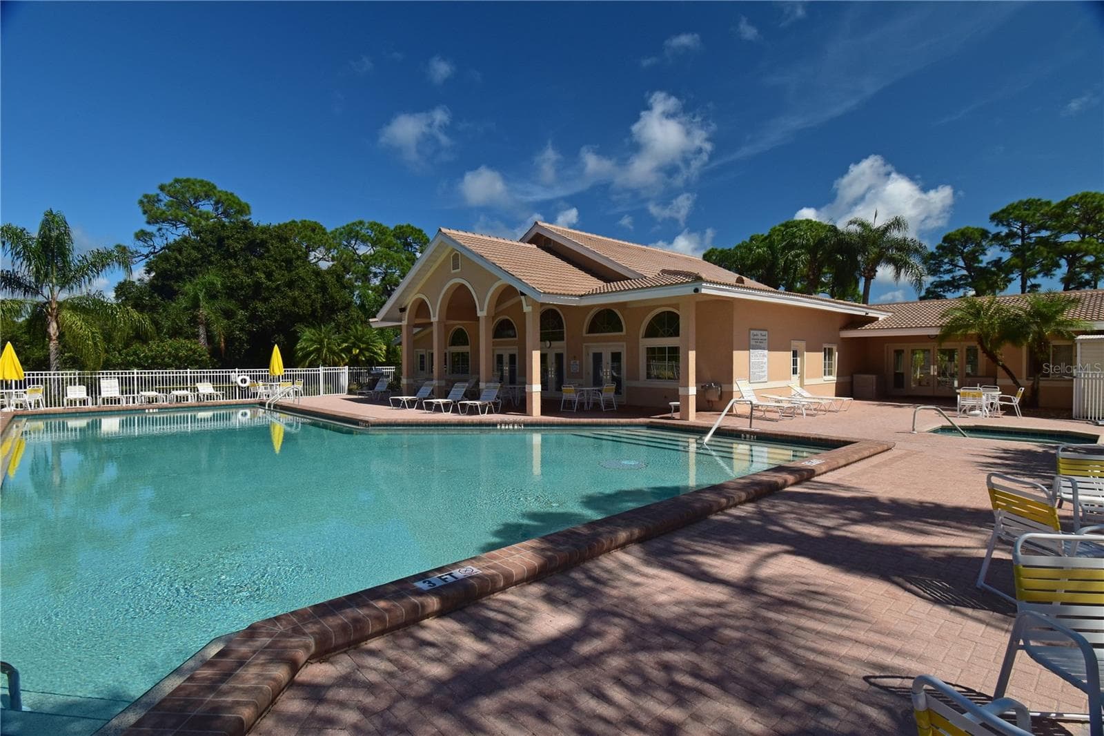 Huge heated pool and Spa - 8351 CREEKVIEW LN, ENGLEWOOD