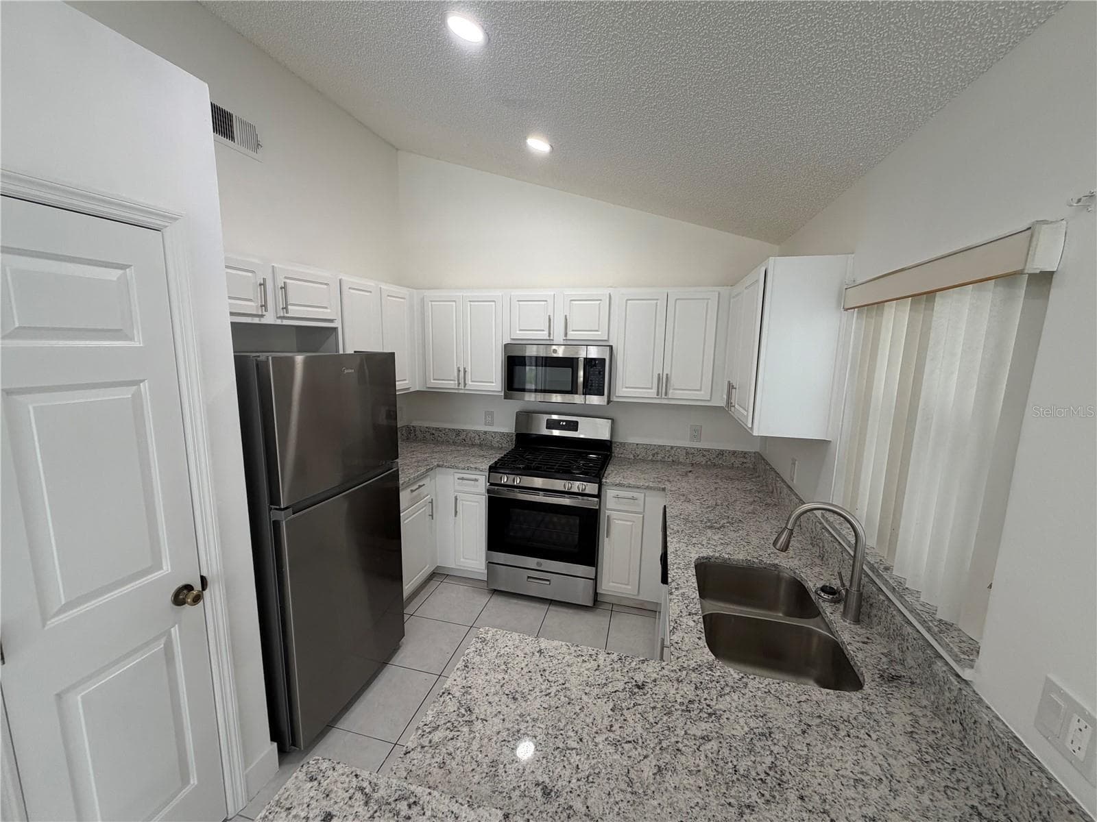 Single Family Residence at 13109 ODYSSEY LAKE WAY, ORLANDO, photo 4 of 10