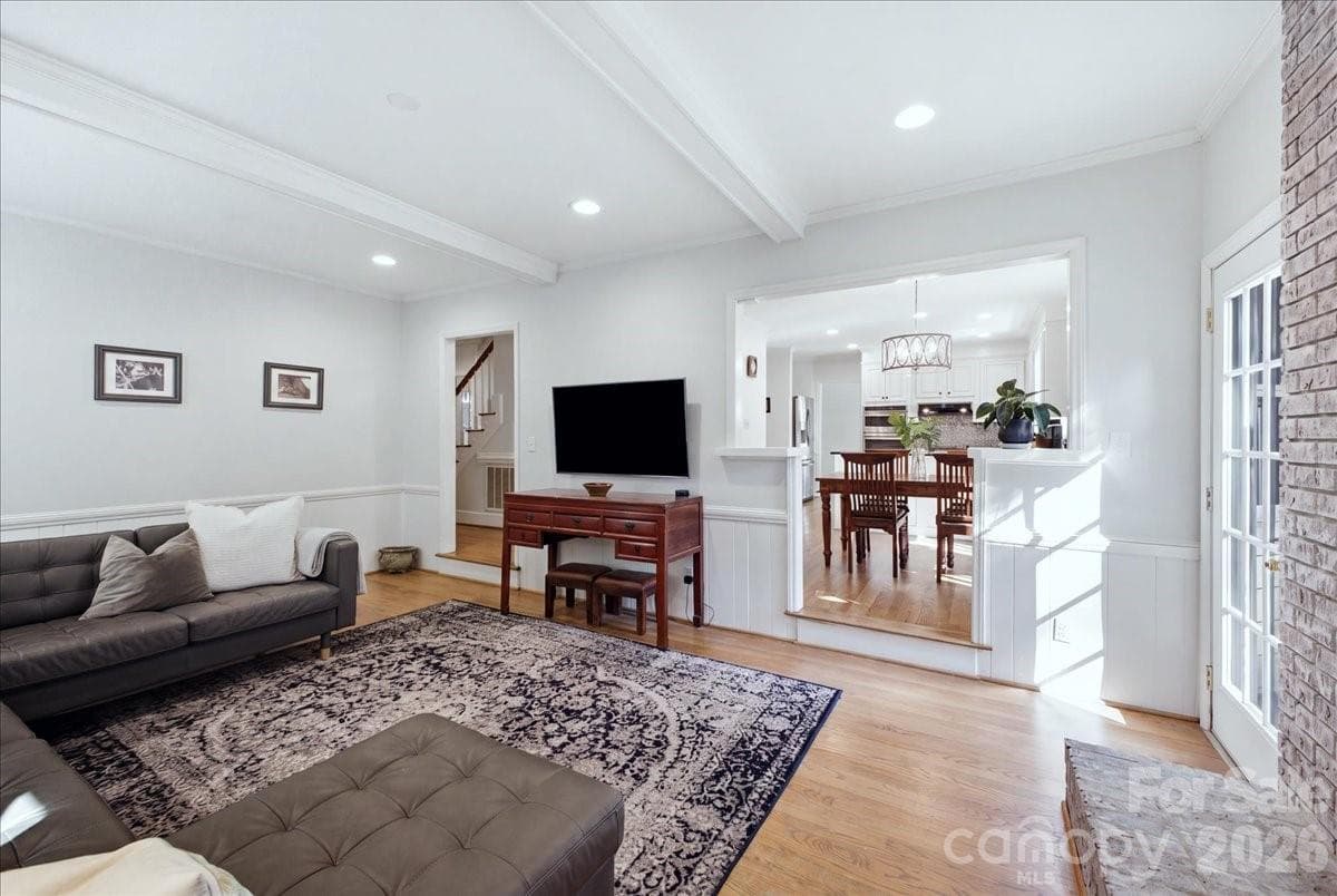 Single Family Residence at 10141 Hanover Glen Road, Charlotte, photo 5 of 31