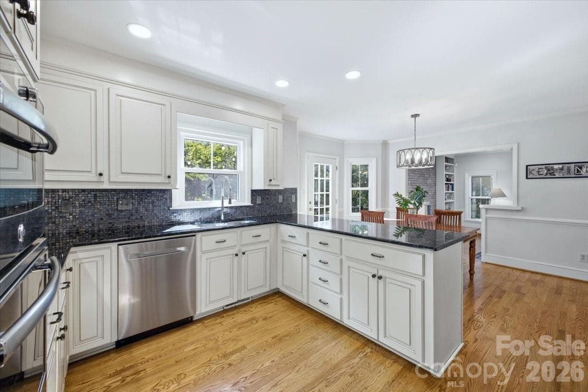 Single Family Residence at 10141 Hanover Glen Road, Charlotte, photo 14 of 31