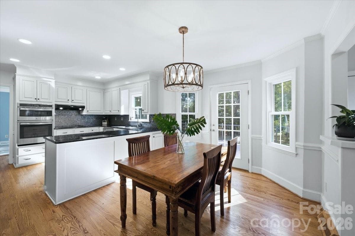 Single Family Residence at 10141 Hanover Glen Road, Charlotte, photo 3 of 31