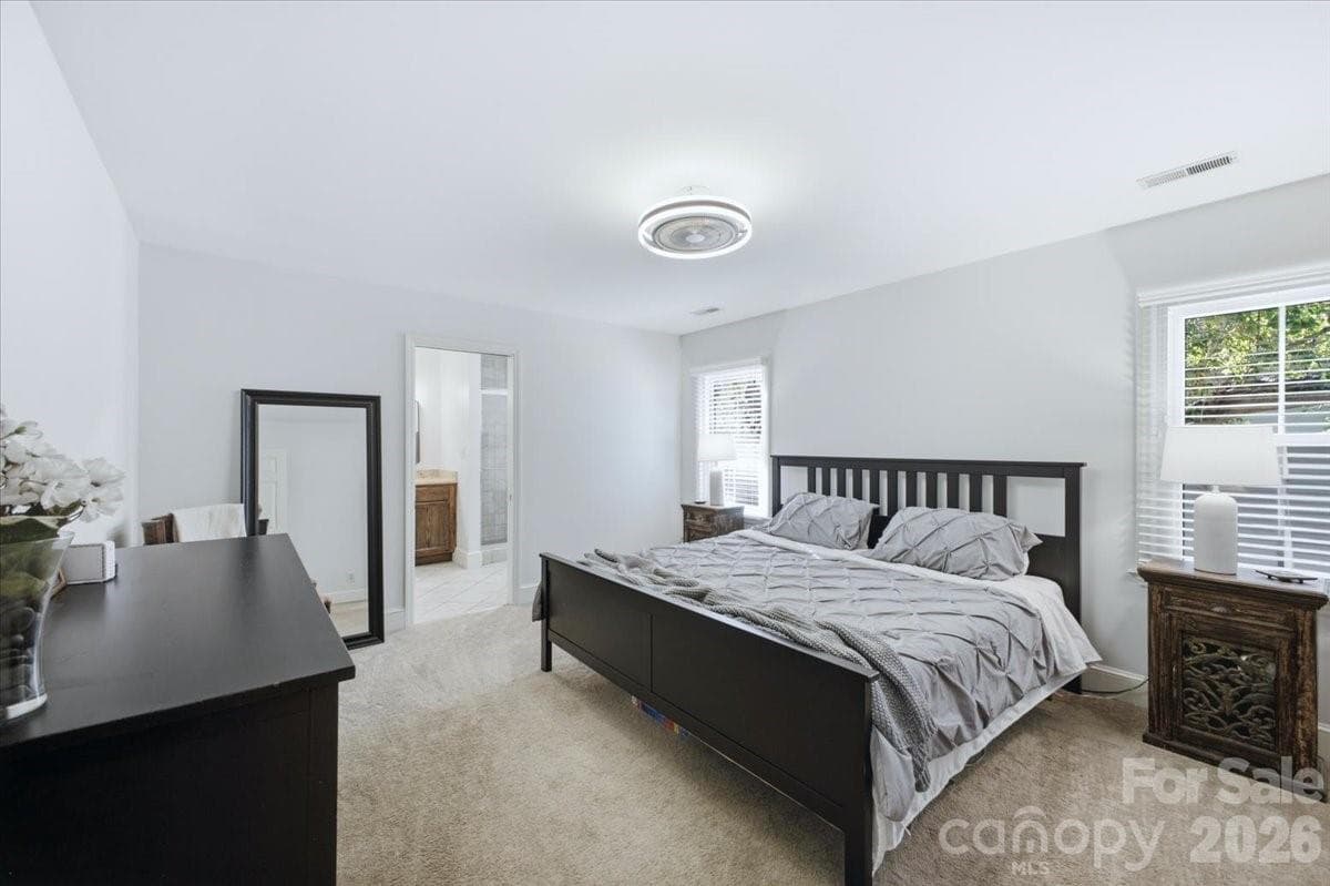 Single Family Residence at 10141 Hanover Glen Road, Charlotte, photo 16 of 31