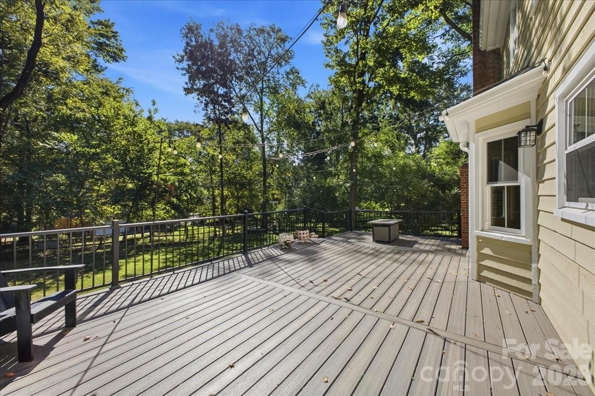 Single Family Residence at 10141 Hanover Glen Road, Charlotte, photo 7 of 31