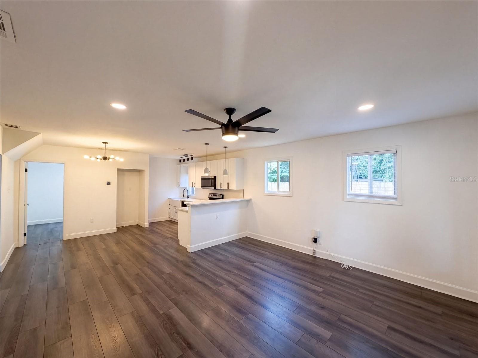 Single Family Residence at 212 W HIAWATHA ST, TAMPA, photo 4 of 14