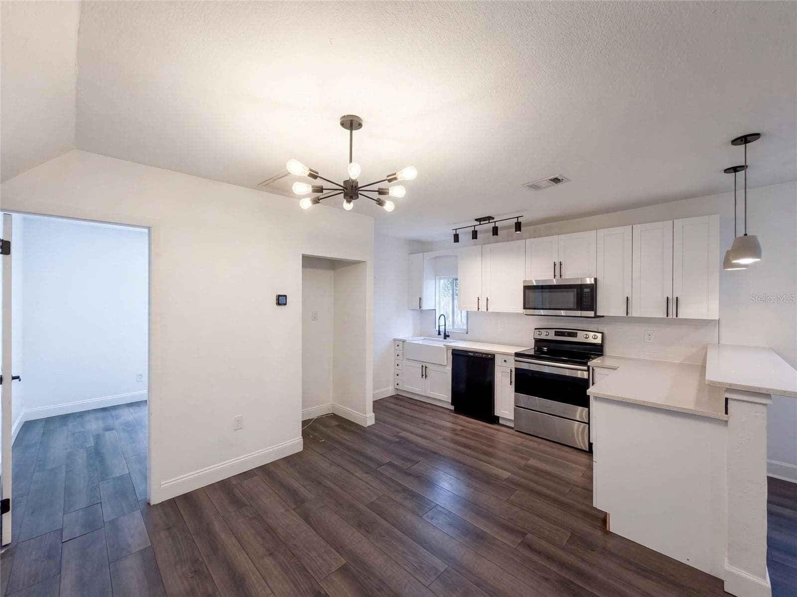 Single Family Residence at 212 W HIAWATHA ST, TAMPA, photo 3 of 14