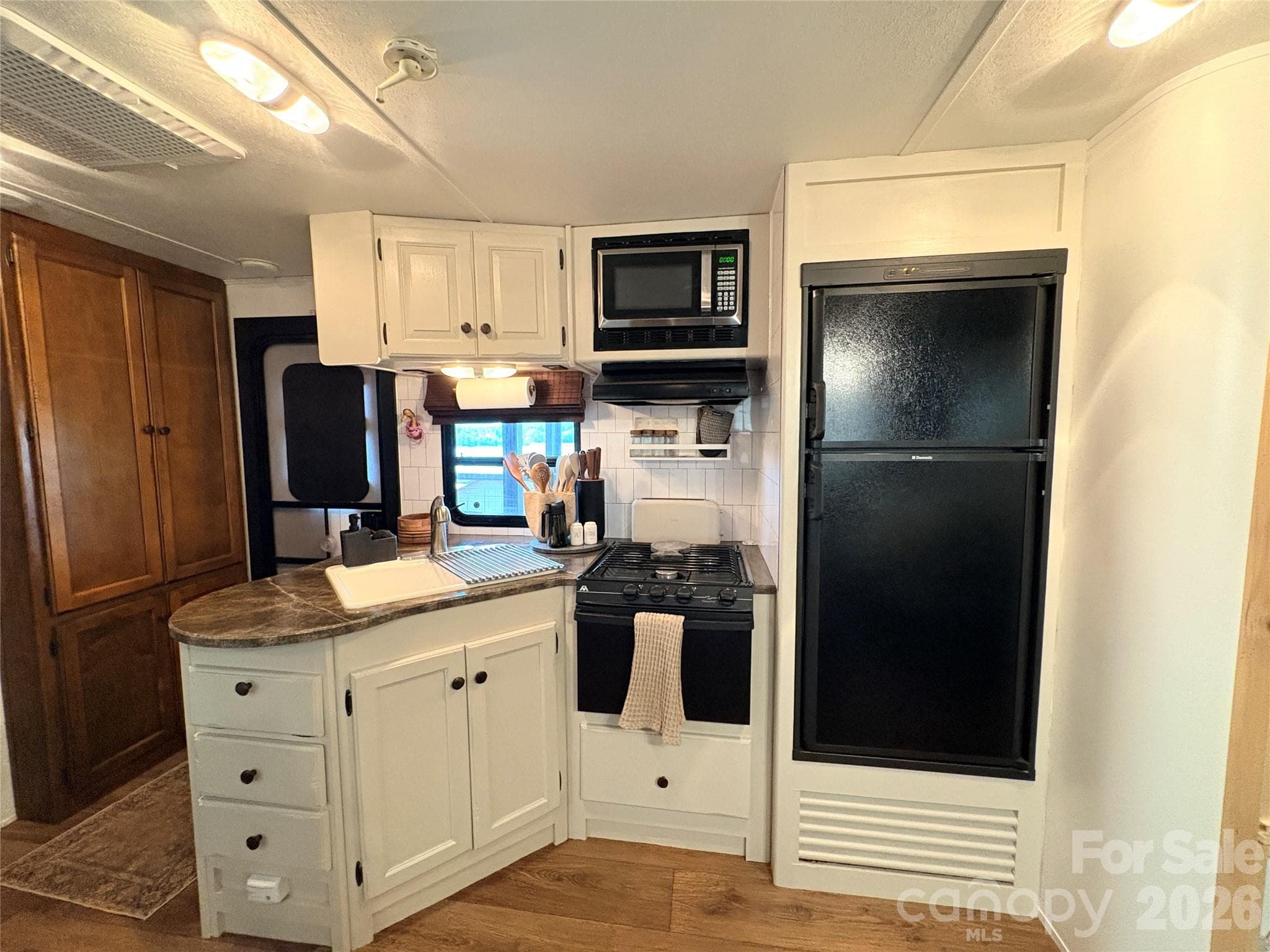 Single Family Residence at 221 Grand View Drive, New London, photo 12 of 35