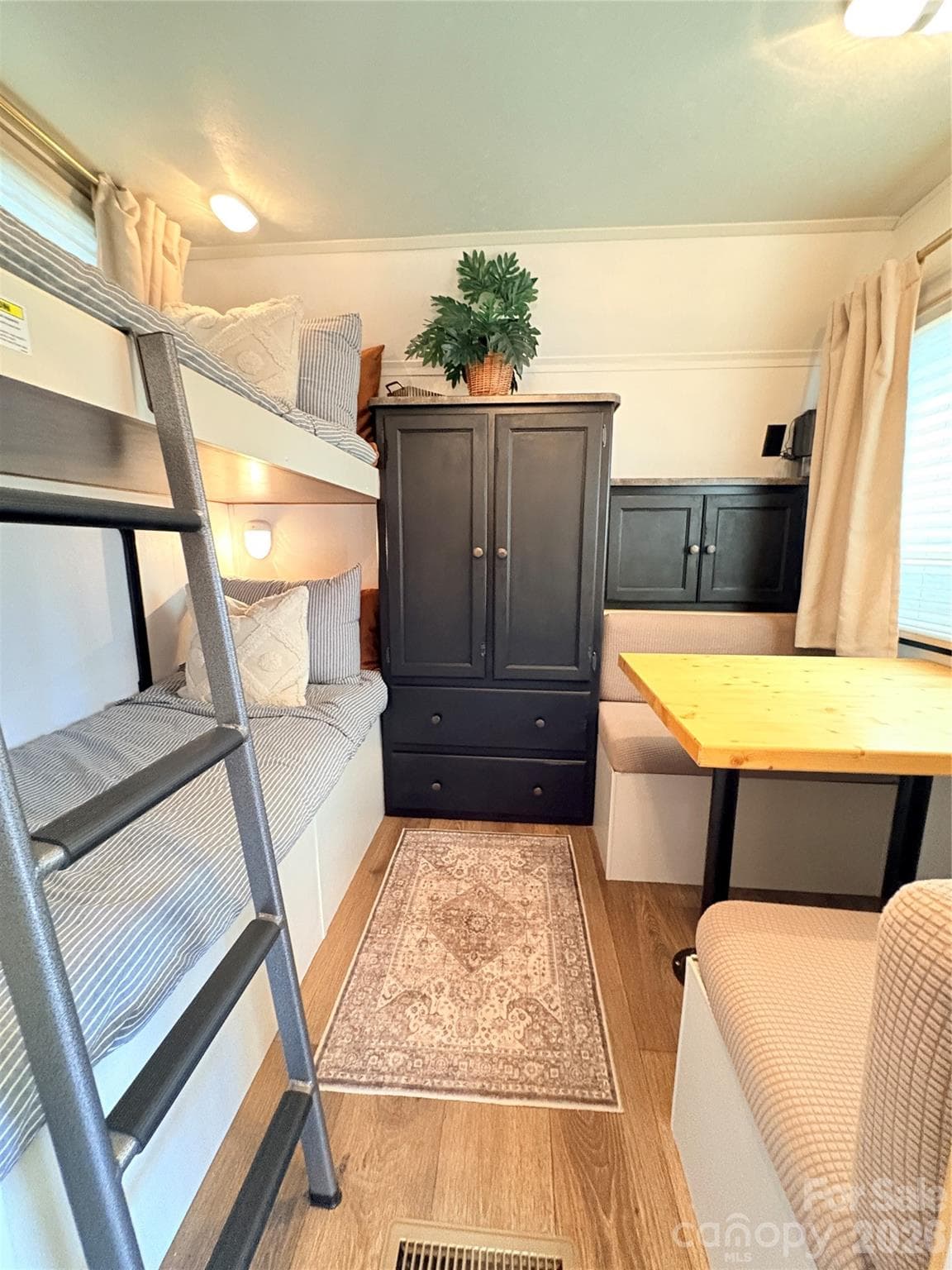 Bunk Room w/ second dining / activity table - 221 Grand View Drive, New London