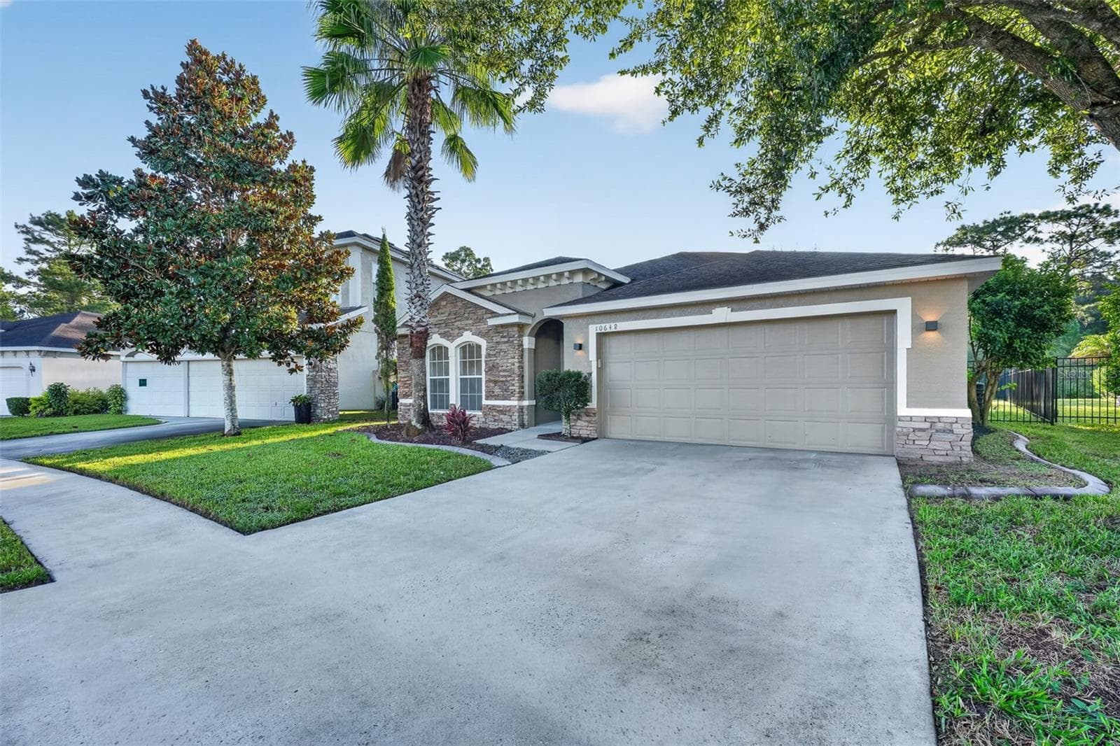 Single Family Residence at 10648 INSIDE LOOP, ORLANDO, photo 2 of 47
