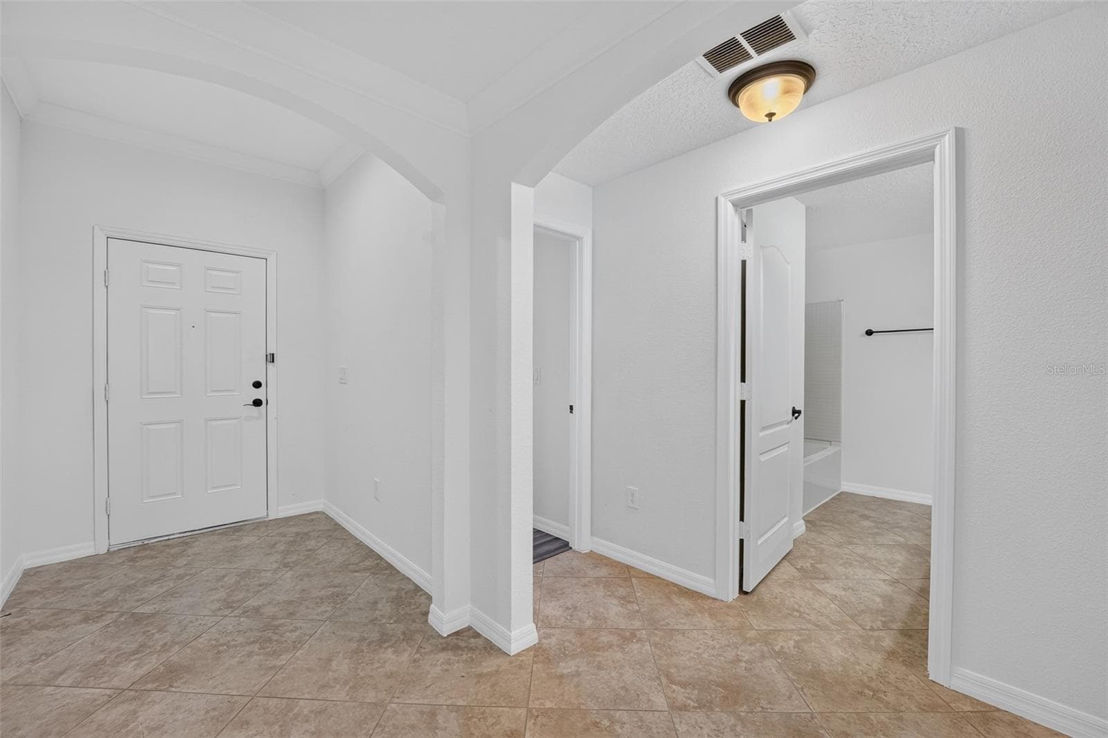 Single Family Residence at 10648 INSIDE LOOP, ORLANDO, photo 6 of 47