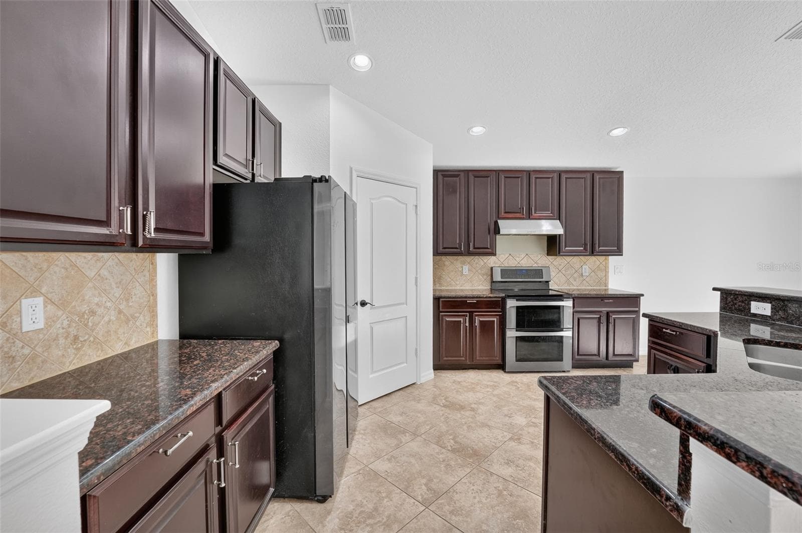 Single Family Residence at 10648 INSIDE LOOP, ORLANDO, photo 22 of 47