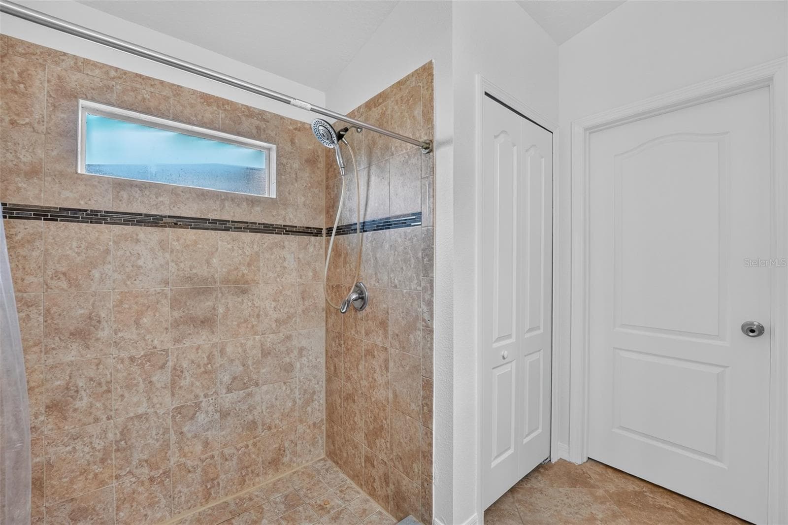 Single Family Residence at 10648 INSIDE LOOP, ORLANDO, photo 32 of 47