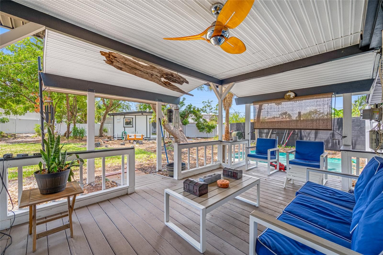 Cozy back porch with garden view - 8444 8TH WAY N, ST PETERSBURG