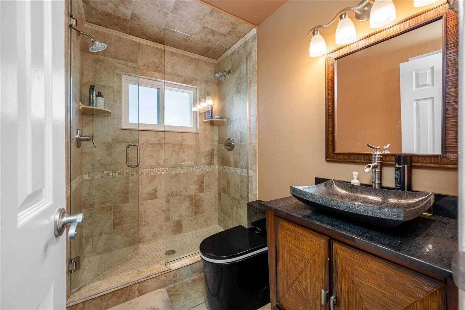 Gorgeous Full Bath. - 8444 8TH WAY N, ST PETERSBURG