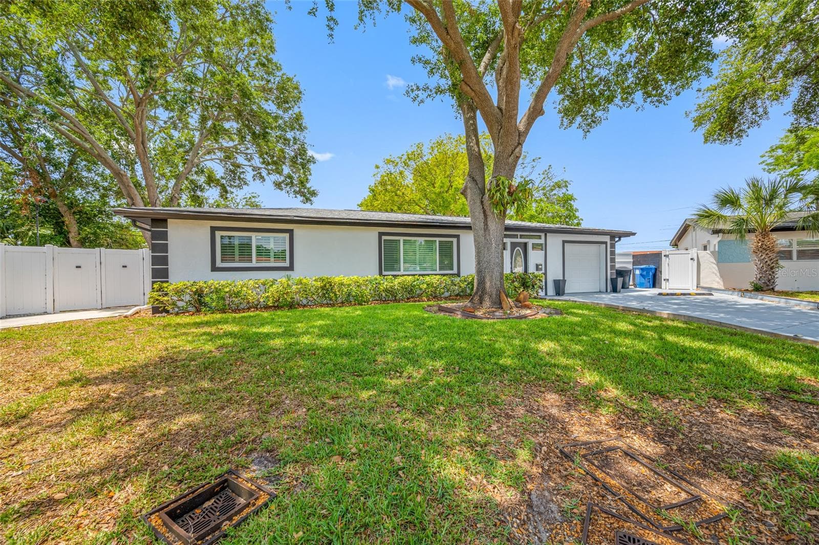Large driveway with lots of parking for Family and Guests - 8444 8TH WAY N, ST PETERSBURG