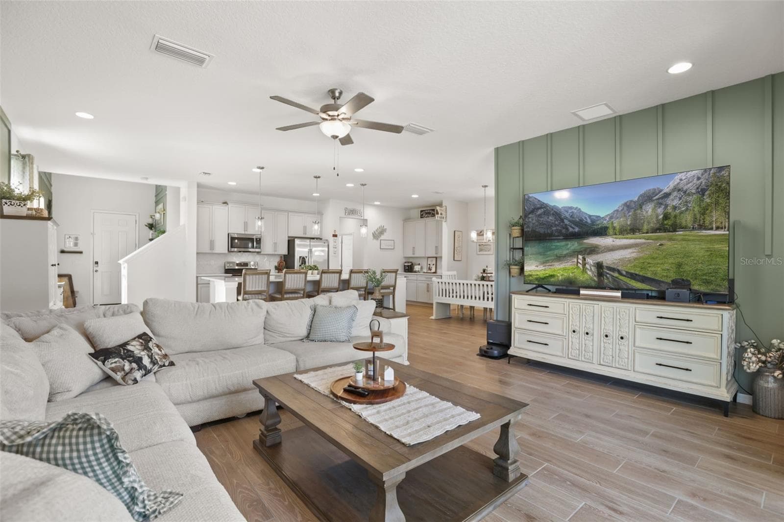 Open-concept living made for everyday life. - 7104 DILLY LAKE AVE, GROVELAND