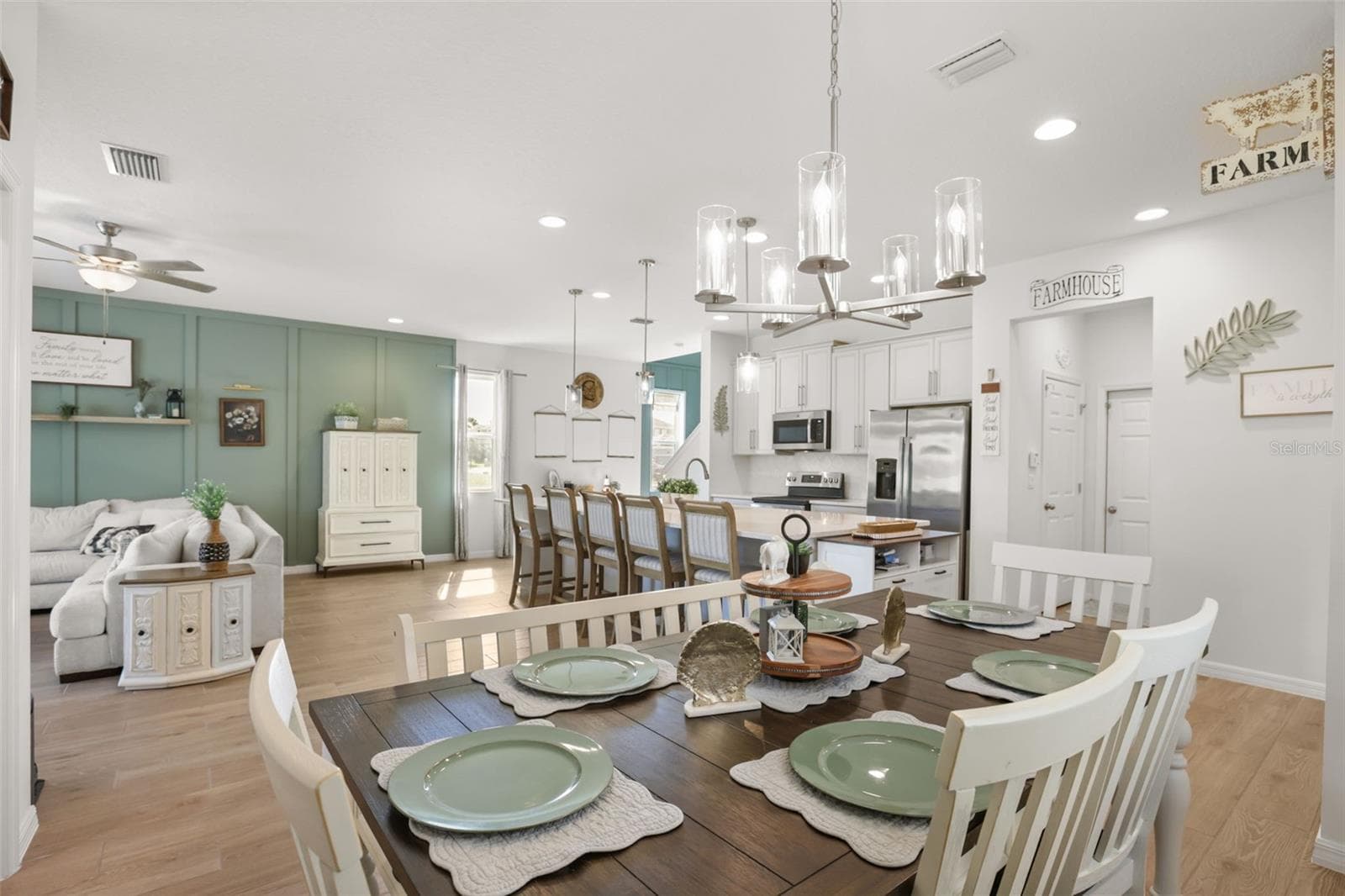 Dining area with an open layout that keeps you connected to the kitchen and living space. - 7104 DILLY LAKE AVE, GROVELAND